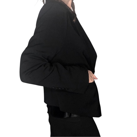 BCBG Max Azria Cropped Blazer Sz L One Button Black Officecore Minimalist Office - Picture 3 of 9